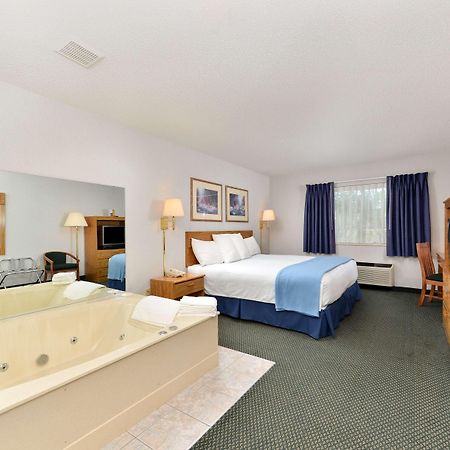 Americas Best Value Inn & Suites - Tahquamenon Country Newberry Buitenkant foto