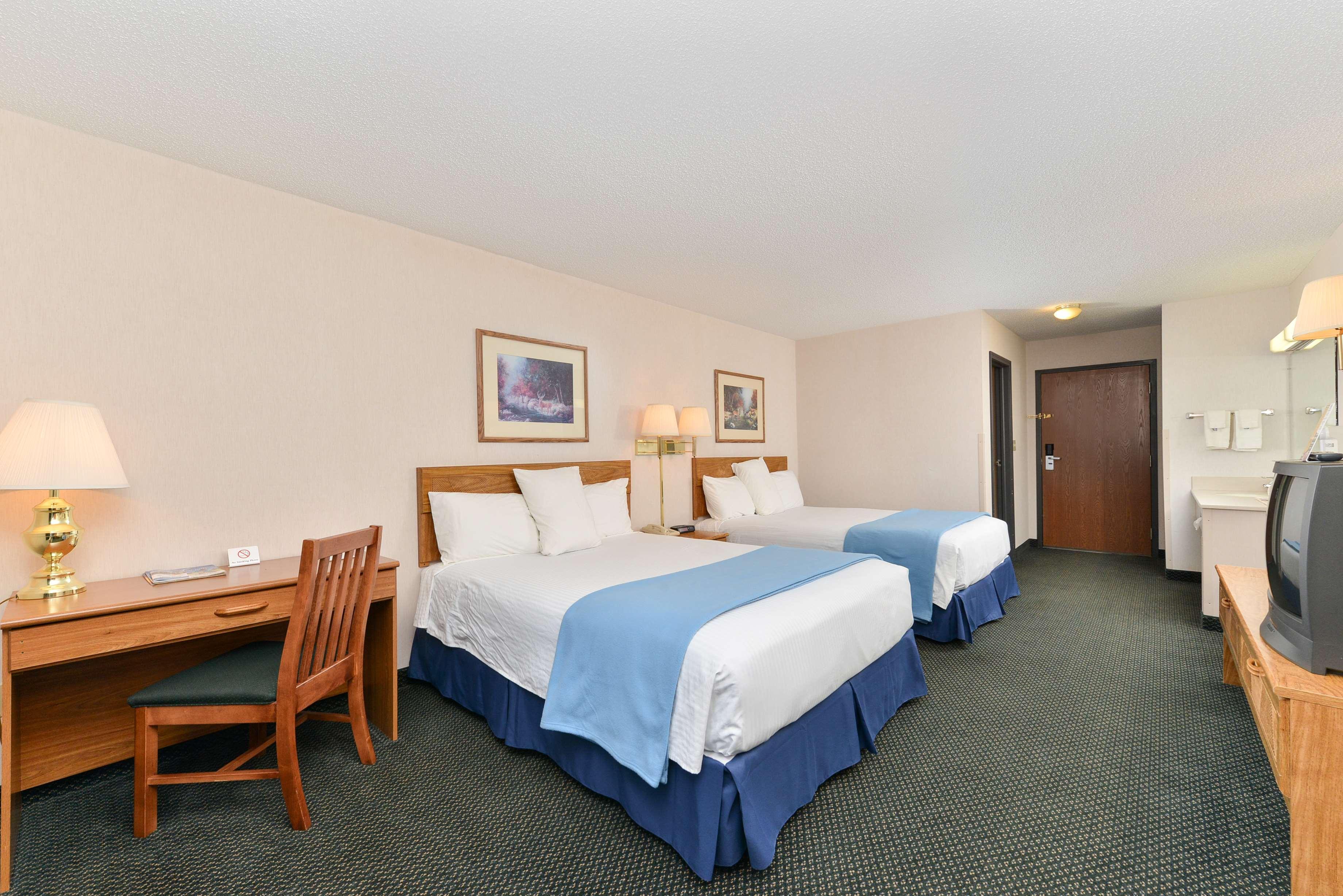 Americas Best Value Inn & Suites - Tahquamenon Country Newberry Buitenkant foto