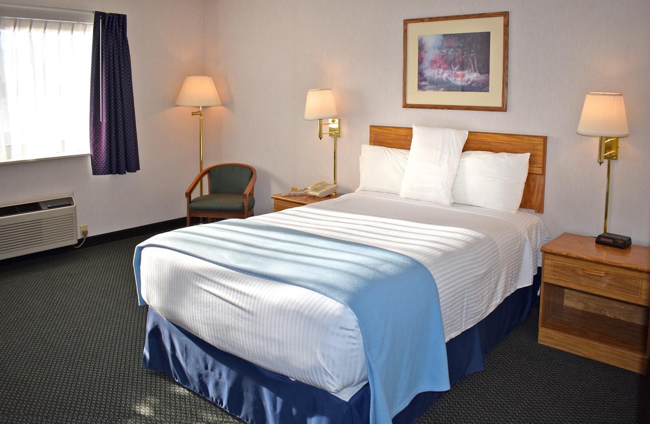 Americas Best Value Inn & Suites - Tahquamenon Country Newberry Buitenkant foto