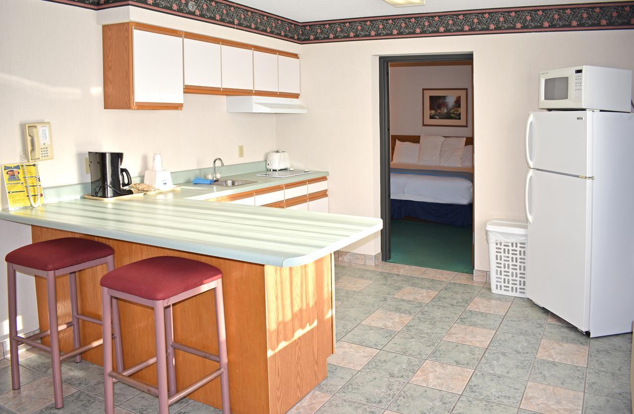 Americas Best Value Inn & Suites - Tahquamenon Country Newberry Buitenkant foto