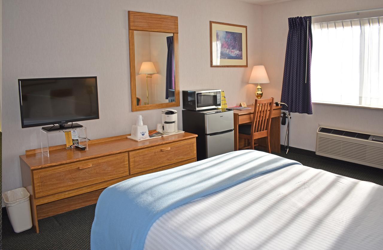 Americas Best Value Inn & Suites - Tahquamenon Country Newberry Buitenkant foto